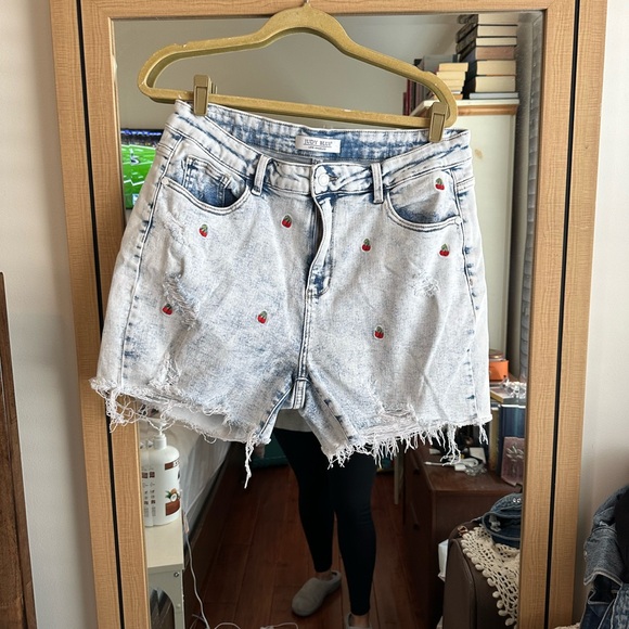 Judy Blue denim shorts - Picture 1 of 4
